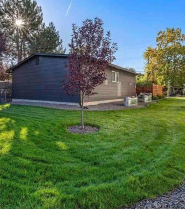 Mid Century Modern Boise-River Bungalow W/ Hot Tub Exterior foto