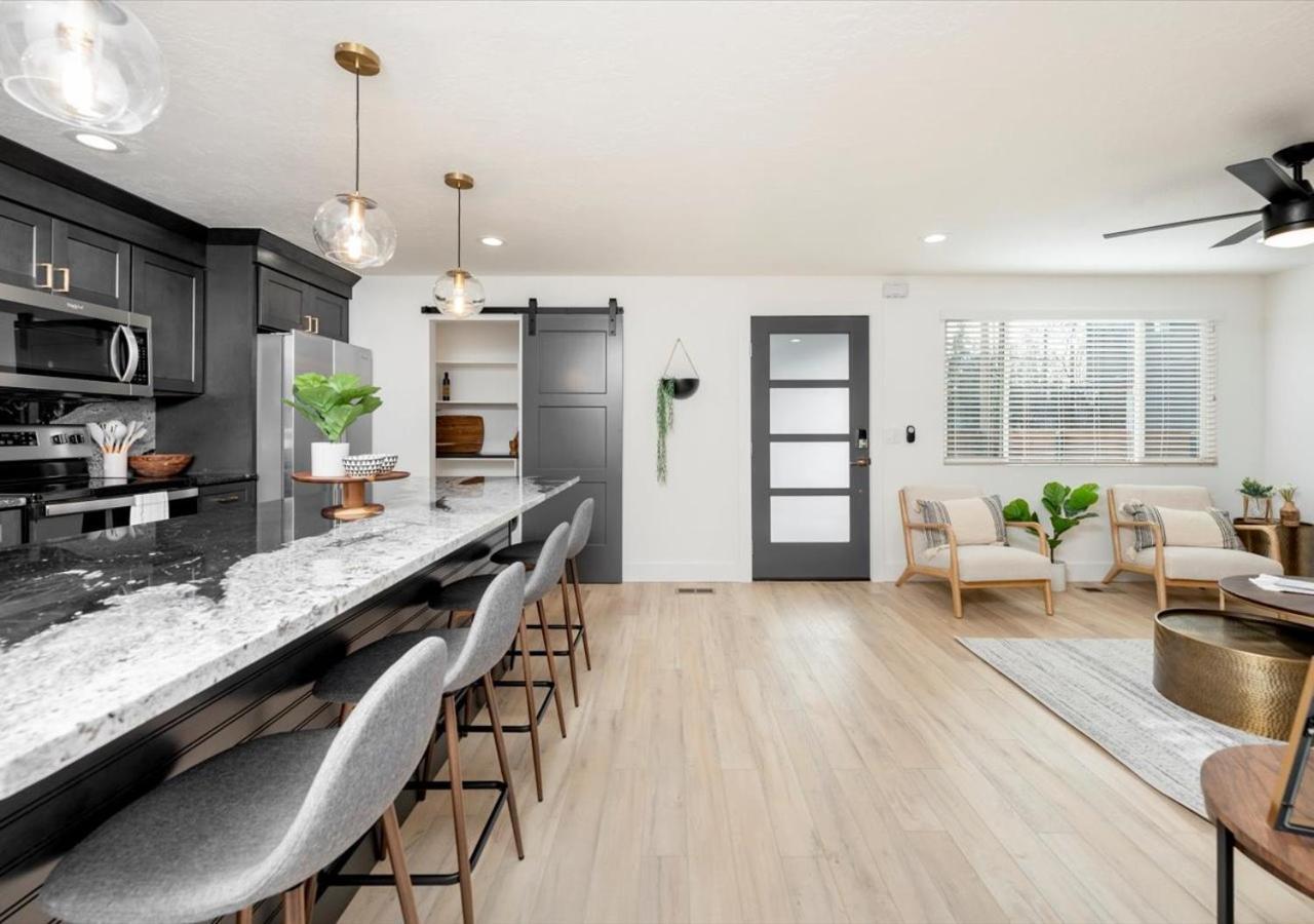 Mid Century Modern Boise-River Bungalow W/ Hot Tub Exterior foto